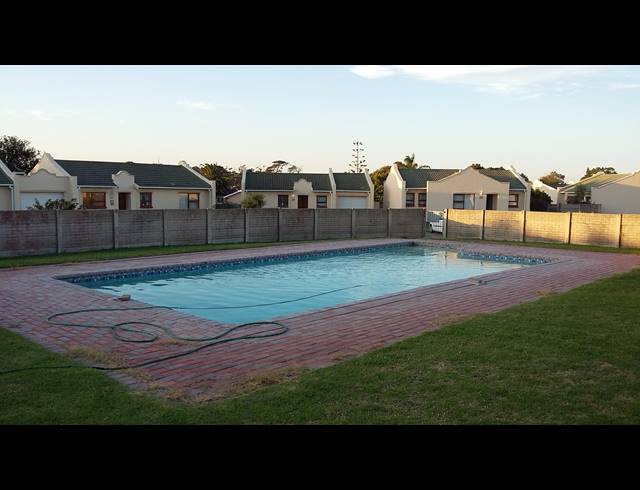 3 BEDROOM TOWNHOUSE RENTED IN LORRAINE